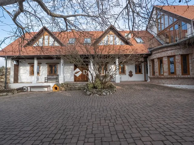 Eladó ház Telki 304 nm