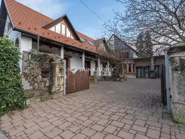 Eladó ház Telki, Petőfi Sándor utca 304 nm