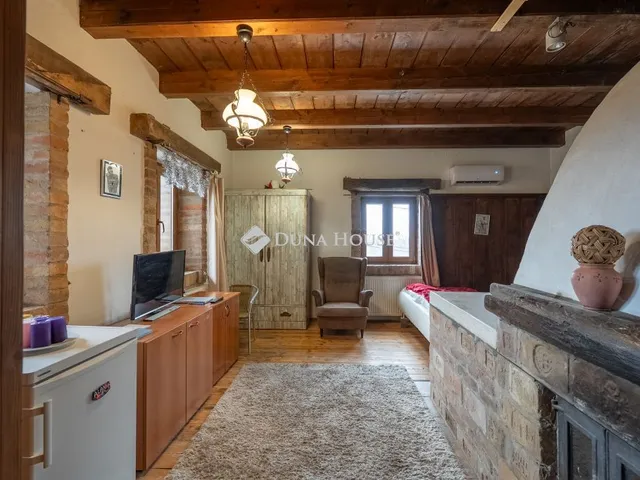 Eladó ház Telki, Petőfi Sándor utca 304 nm