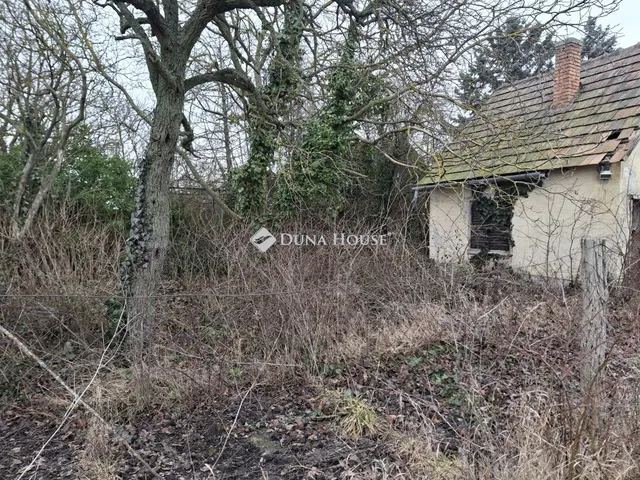 Eladó telek Bicske 1580 nm