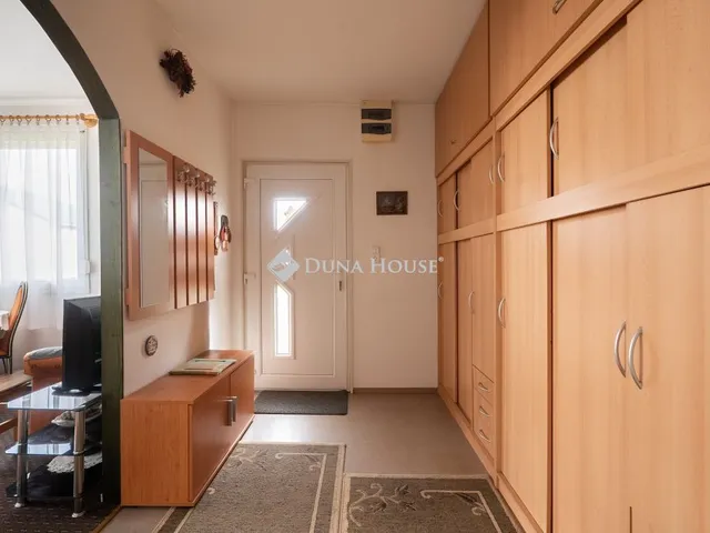 Eladó ház Csákvár, Tamási Áron utca 409 nm