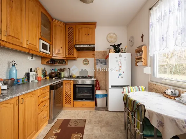 Eladó ház Csákvár, Tamási Áron utca 409 nm