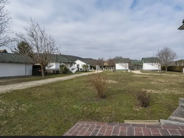 Eladó ház Csákvár 409 nm