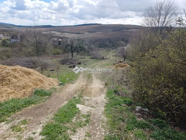 Eladó telek Úny 1345 nm