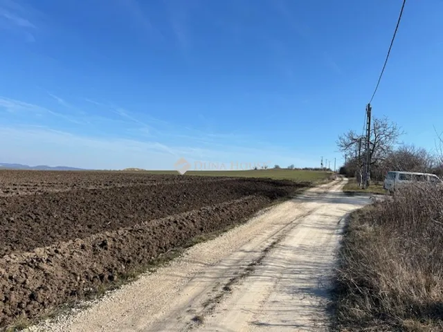 Eladó telek Bicske, Külterület 980 nm