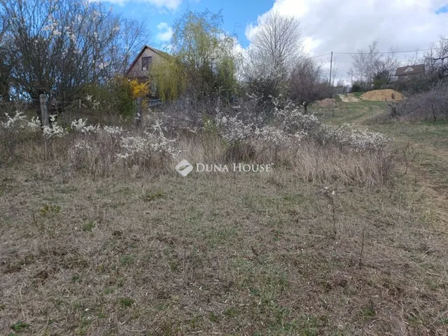 Eladó telek Úny 1345 nm