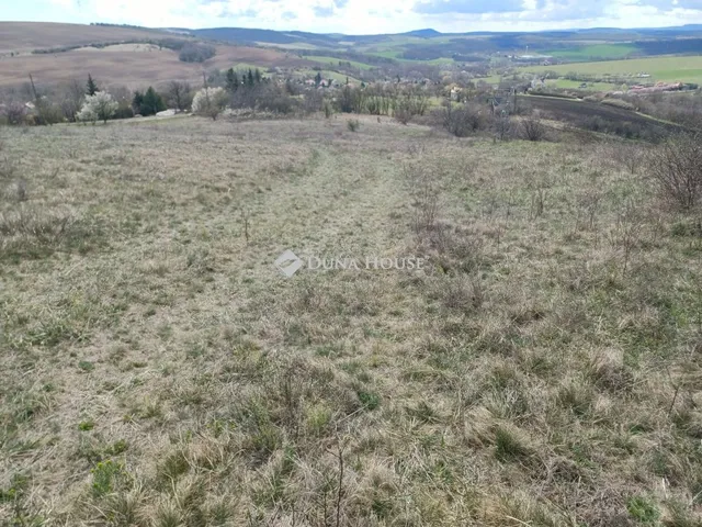 Eladó telek Úny, Cseri-szőlők 1345 nm