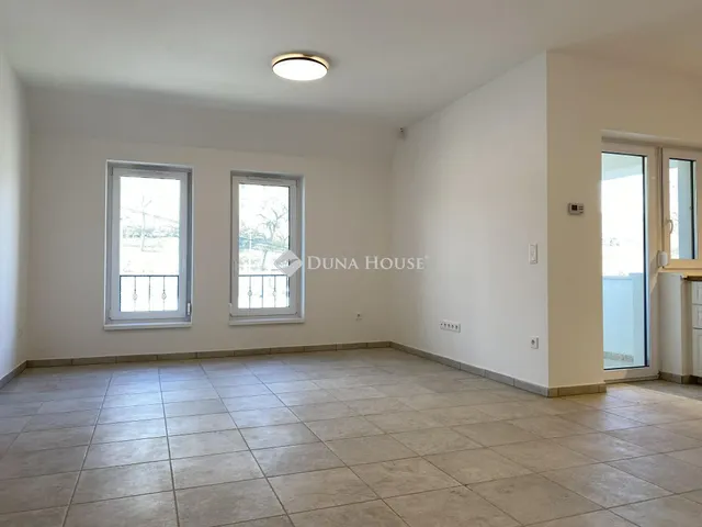 Kiadó lakás Zsámbék, Zichy Miklós tér 52 nm