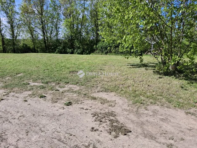 Eladó telek Kevermes, József Attila utca 1432 nm