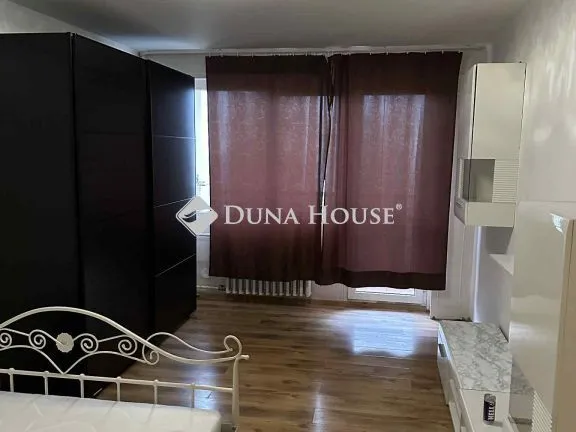 Eladó lakás Tatabánya, Gál István-lakótelep 30 nm