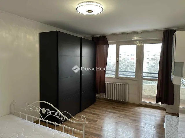 Eladó lakás Tatabánya, Gál István-lakótelep 30 nm