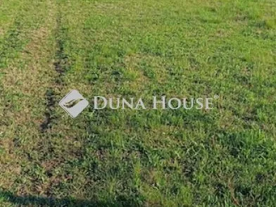 Eladó telek Újbarok 2447 nm