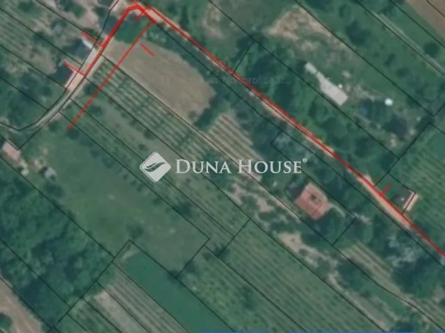 Eladó telek Tök 800 nm