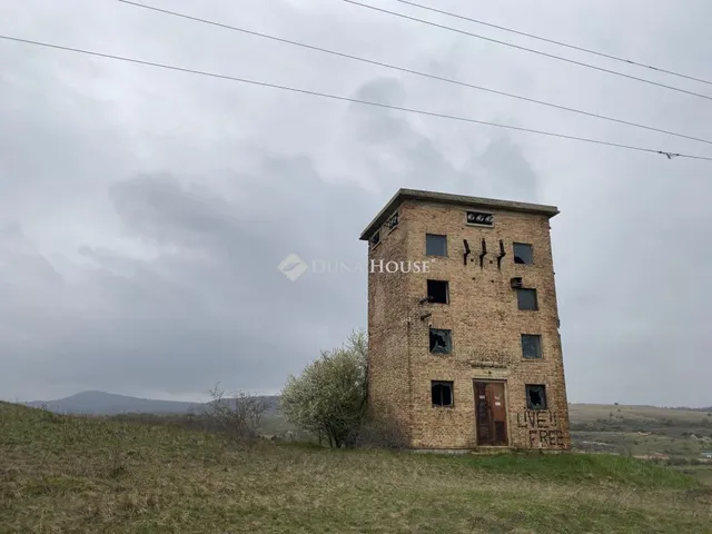 Eladó mezőgazdasági ingatlan Szár 46 nm