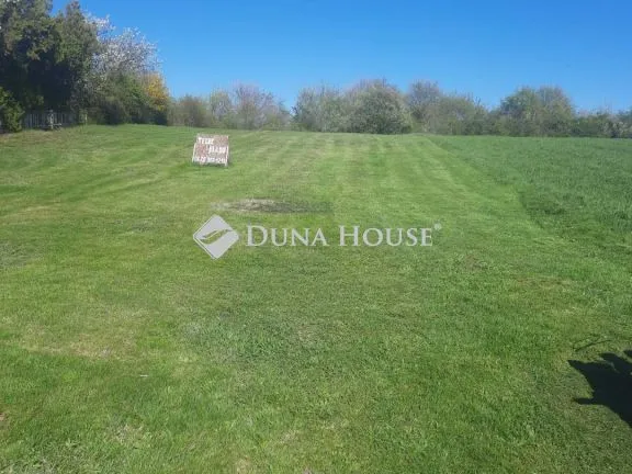 Eladó telek Mány 1000 nm