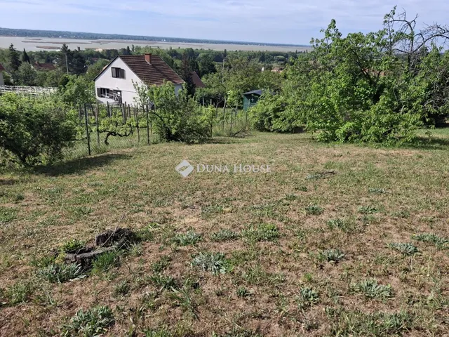 Eladó telek Velence, Sárgaföldes út 948 nm