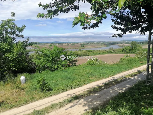Eladó telek Bicske, Külterület 3230 nm