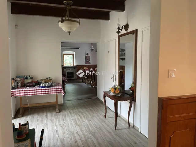 Eladó kereskedelmi és ipari ingatlan Budajenő, Kossuth Lajos utca 311 nm