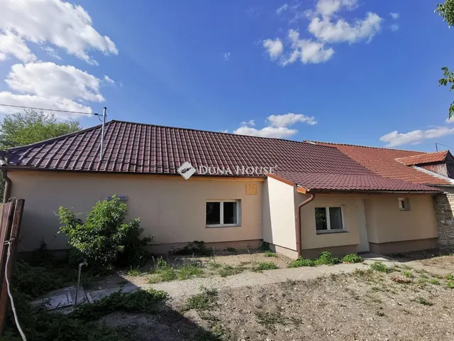 Eladó ház Tatabánya, Tatai út 65 nm