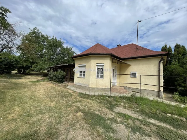 Eladó ház Felcsút, Fő utca 60 nm