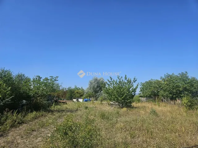 Eladó telek Bicske, Zártkert 980 nm