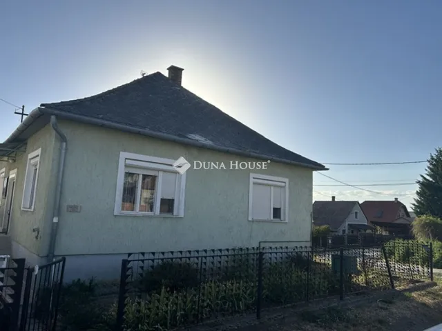 Eladó ház Mány 84 nm