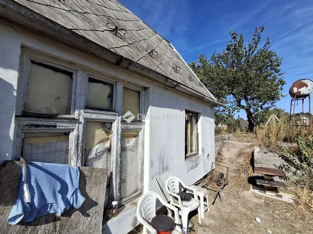 Eladó ház Kulcs, Tavasz utca 35 nm