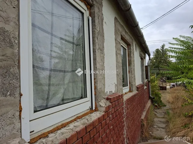 Eladó ház Kulcs, Orgona utca 30 nm