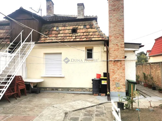 Eladó ház Dunaalmás, Almási utca 65 nm