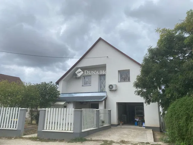 Kiadó ház Mány 110 nm