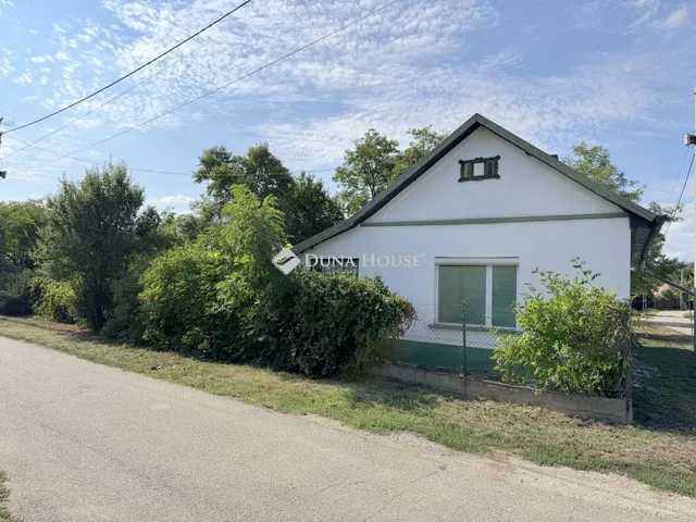 Eladó ház Tiszaroff, Baross utca 45 nm