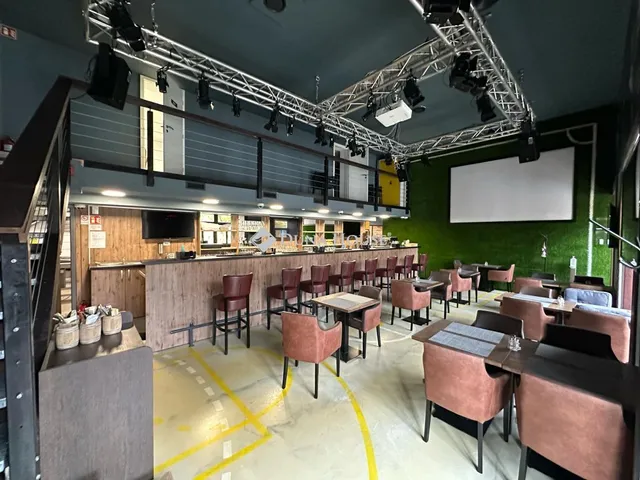 Eladó kereskedelmi és ipari ingatlan Paks 181 nm