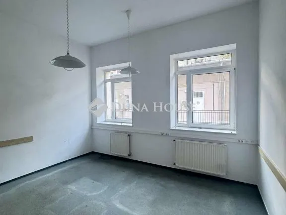 Eladó kereskedelmi és ipari ingatlan Budapest I. kerület, Széna tér 844 nm