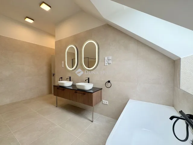 Kiadó lakás Budapest II. kerület 155 nm