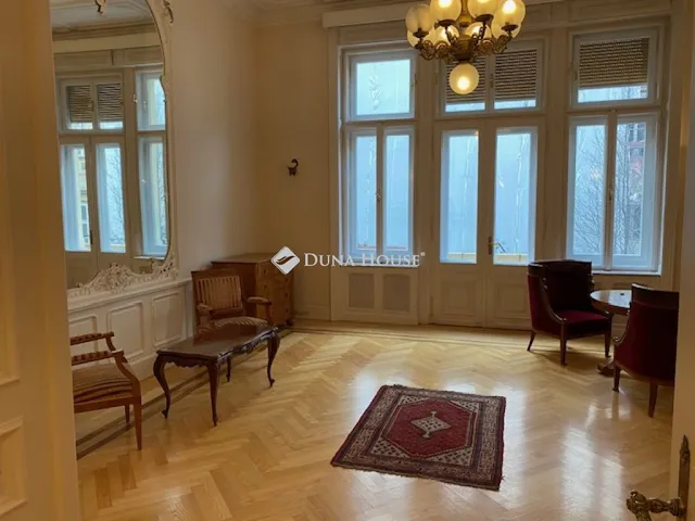 Kiadó lakás Budapest V. kerület, Október 6. utca 163 nm