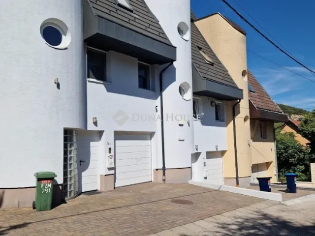 Kiadó ház Budapest II. kerület, Felső Zöldmáli út 150 nm