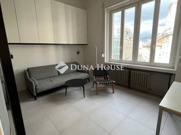 Eladó lakás Budapest V. kerület, Szervita tér 42 nm