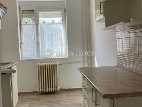 Eladó lakás Tatabánya, Napsugár utca 73 nm