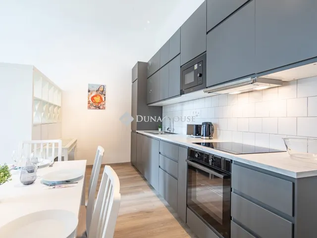 Eladó lakás Budapest IX. kerület, Bakáts utca 114 nm