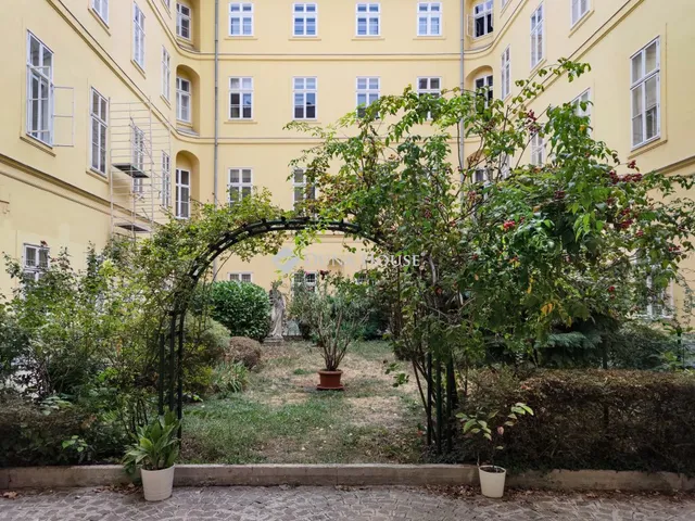 Kiadó lakás Budapest V. kerület, Arany János utca 91 nm