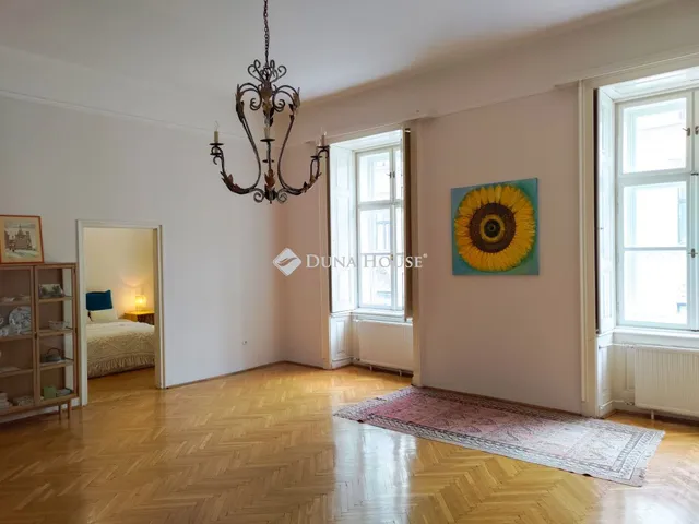 Kiadó lakás Budapest V. kerület, Arany János utca 91 nm