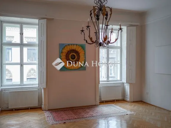 Kiadó lakás Budapest V. kerület, Arany János utca 91 nm