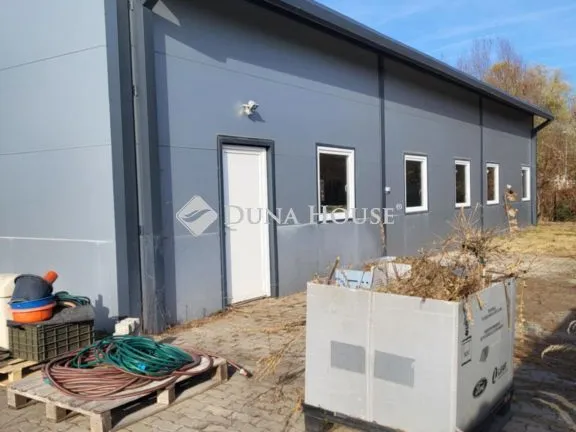 Kiadó kereskedelmi és ipari ingatlan Szada 120 nm