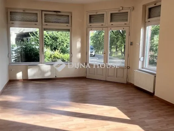 Kiadó kereskedelmi és ipari ingatlan Budapest I. kerület, Mészáros utca 48 nm