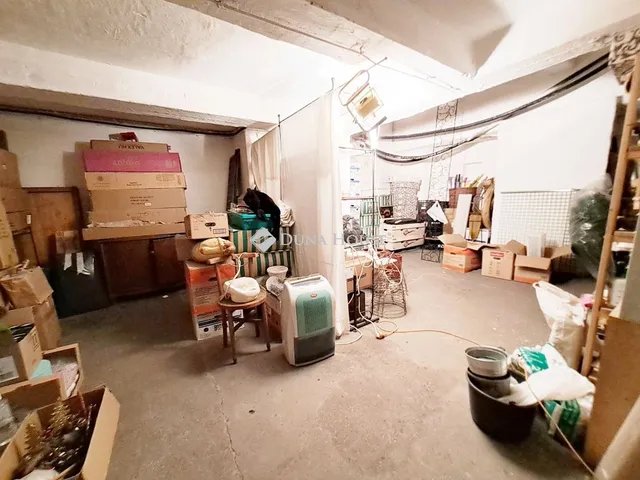 Eladó kereskedelmi és ipari ingatlan Budapest I. kerület 92 nm