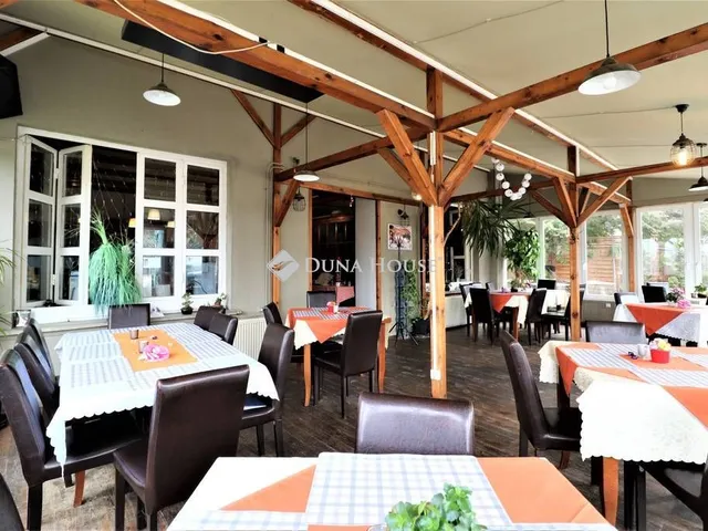 Eladó kereskedelmi és ipari ingatlan Budapest XI. kerület 350 nm