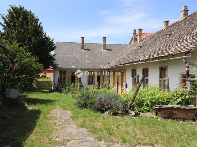 Eladó ház Igal, Szent István utca 190 nm