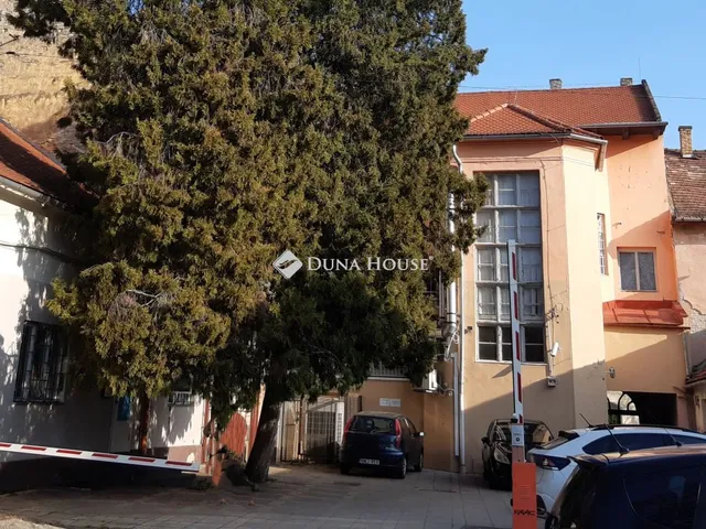 Kiadó kereskedelmi és ipari ingatlan Szekszárd 153 nm