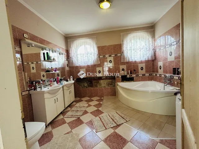 Eladó ház Budapest IV. kerület 400 nm