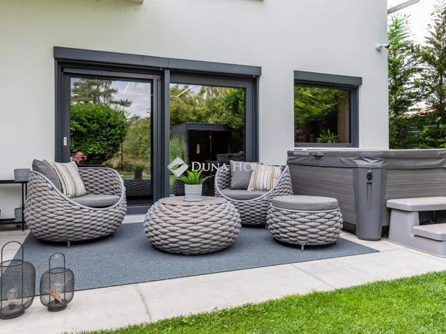 Eladó ház Üröm 158 nm